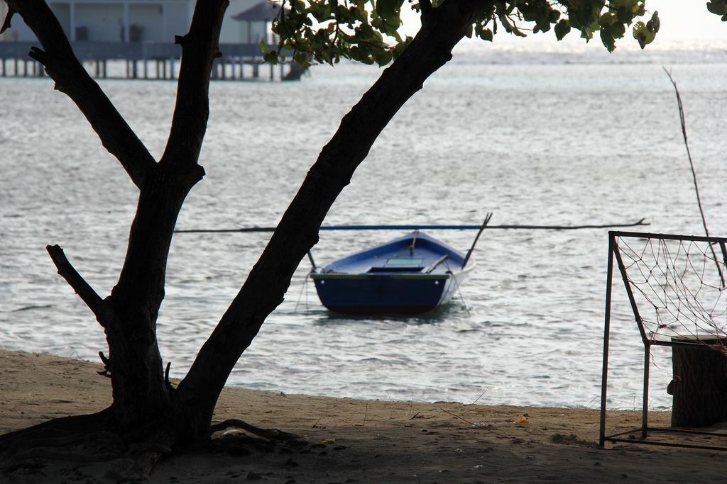 Rip Tide Vacation Inn, K.Guraidhoo Guraidhoo  Bagian luar foto