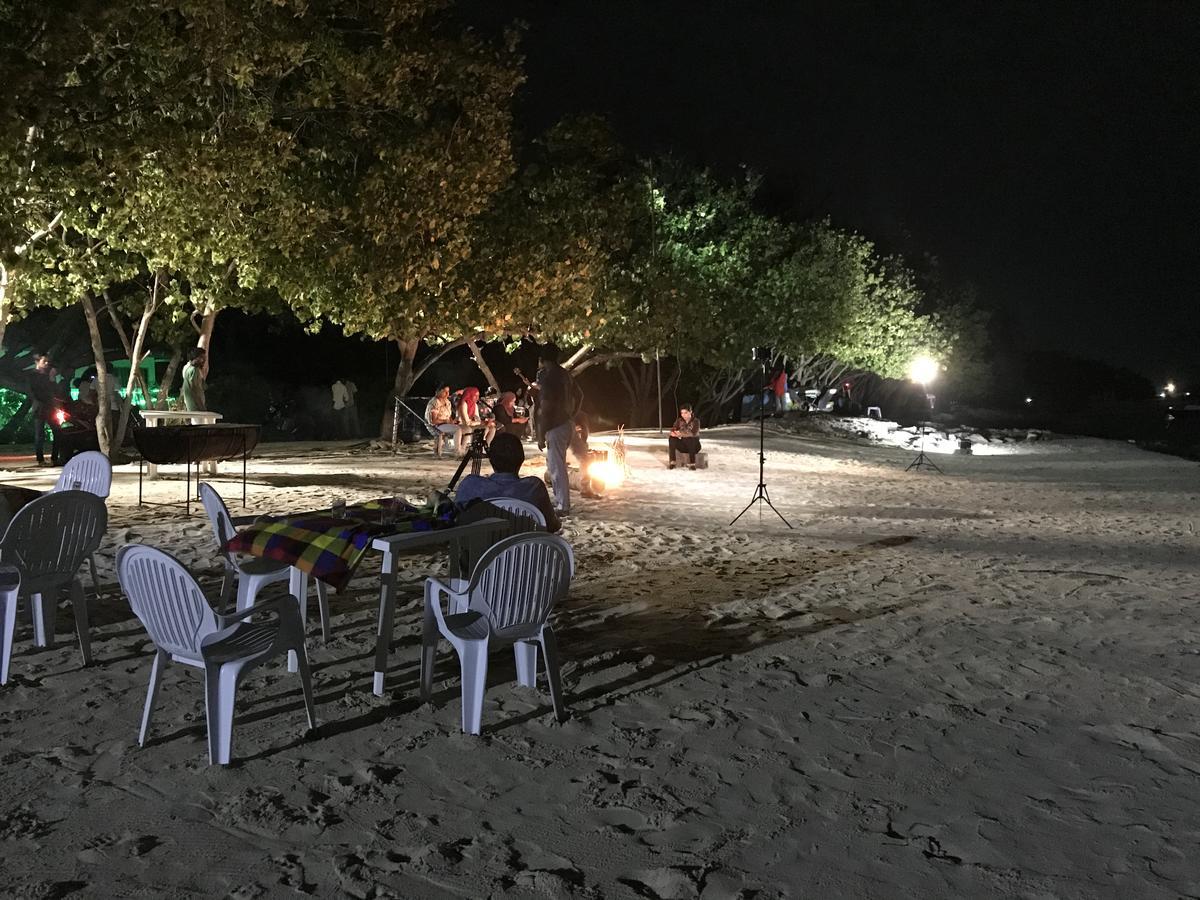 Rip Tide Vacation Inn, K.Guraidhoo Guraidhoo  Bagian luar foto